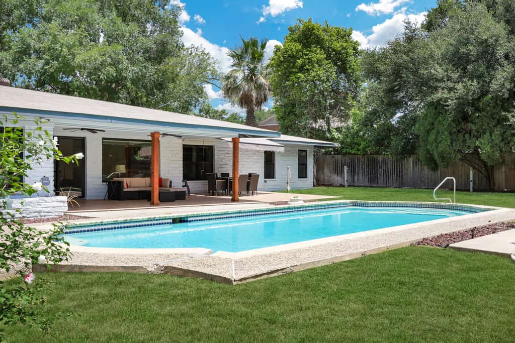 Huge 3BR Home w/ Pool & Modern Interior