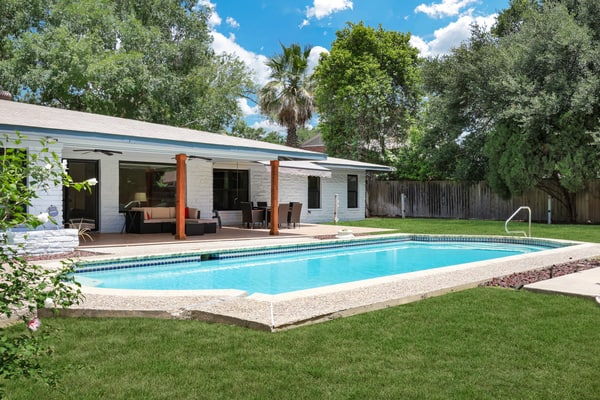 Huge 3BR Home w/ Pool & Modern Interior