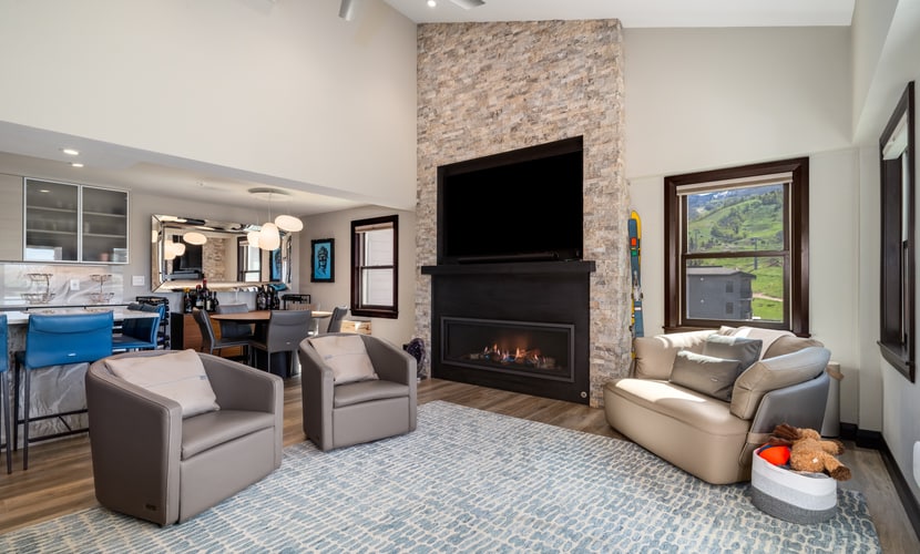 Spacious ski-in/out slopeside condo w/pool, four hot tubs, & grills