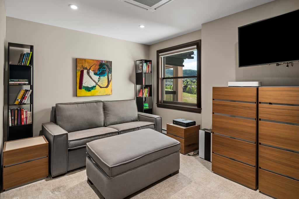 Torian Plum Plaza 803 -OSV-