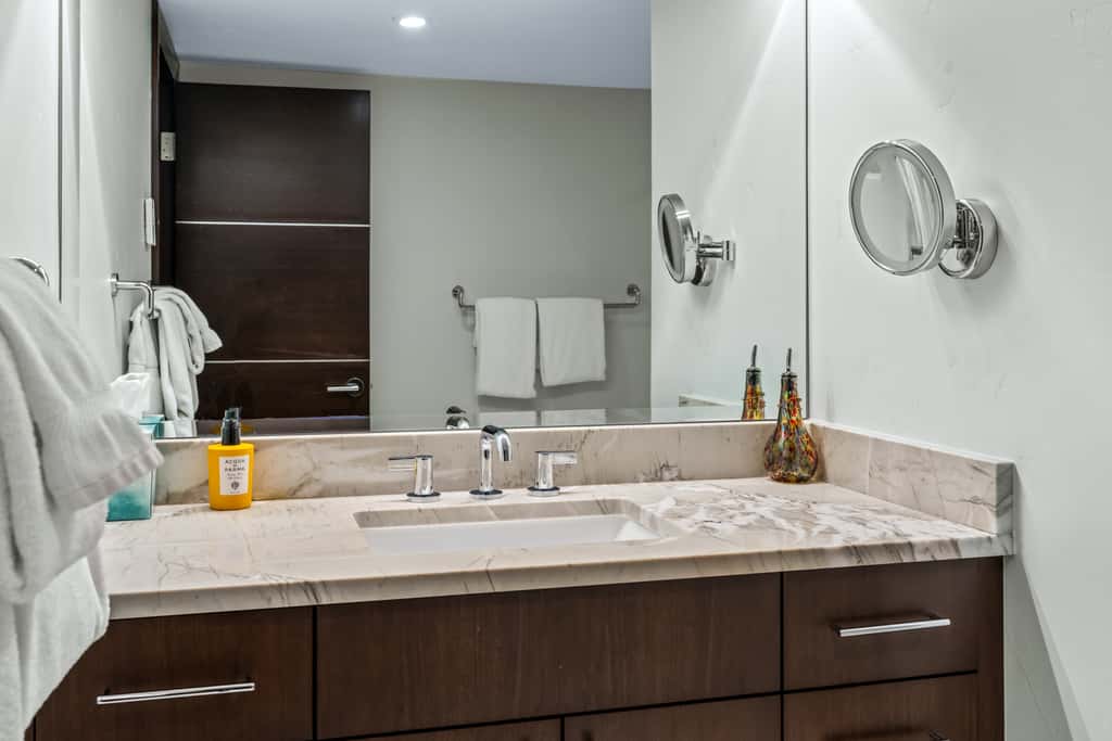 Torian Plum Plaza 803 -OSV-