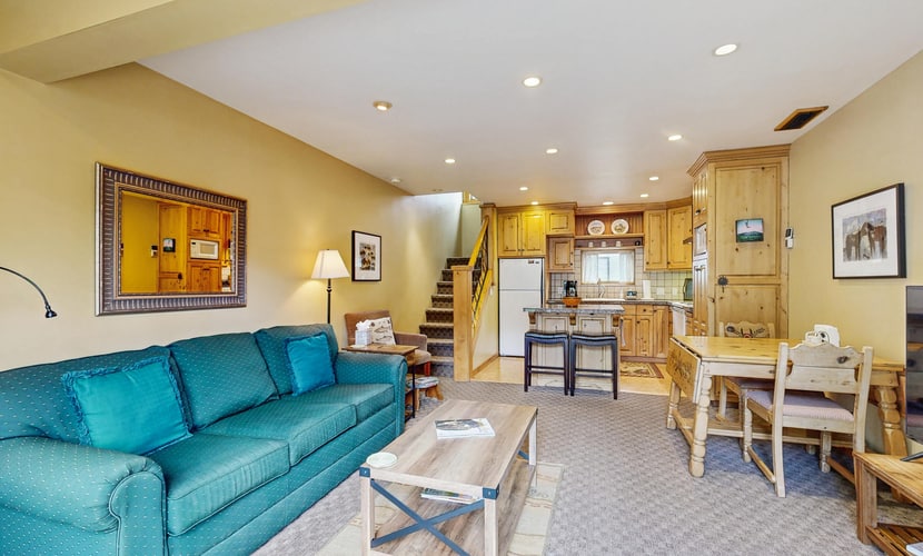 2BR Ketchum condo with fast WiFi, patio, and easy mountain access.