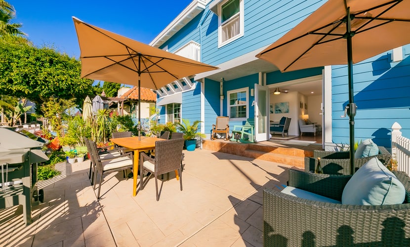Mission Beach Bliss-Ocean and Bay, just steps away, 2 patios and 2 parking spots