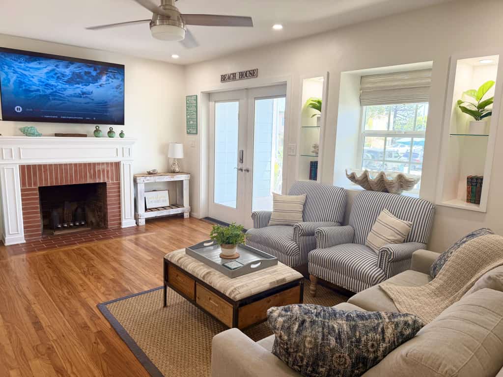 Mission Beach Bliss-Ocean and Bay, just steps away, 2 patios and 2 parking spots