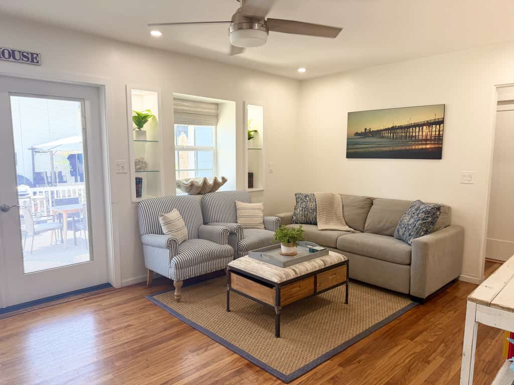 Mission Beach Bliss-Ocean and Bay, just steps away, 2 patios and 2 parking spots