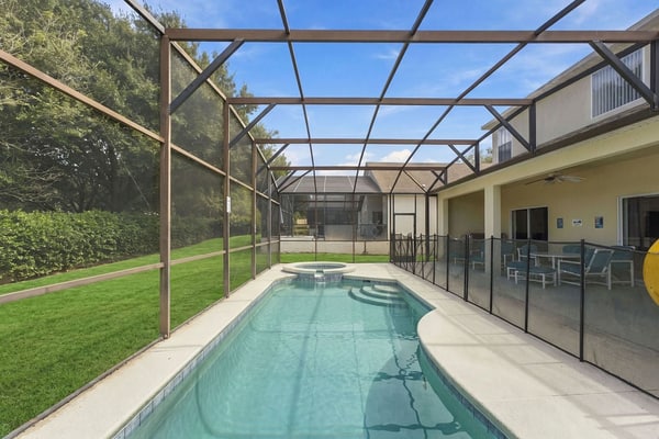 5BR Splash House in Davenport | Pool & Game Room