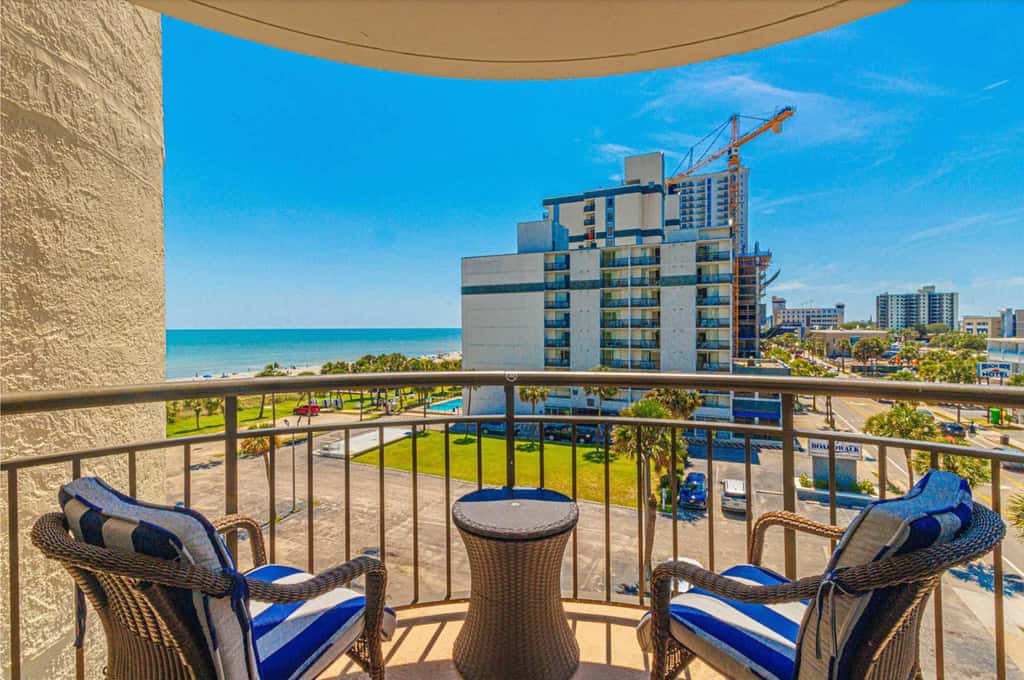 Ocean Views & Coastal Comfort at Meridian Plaza 508