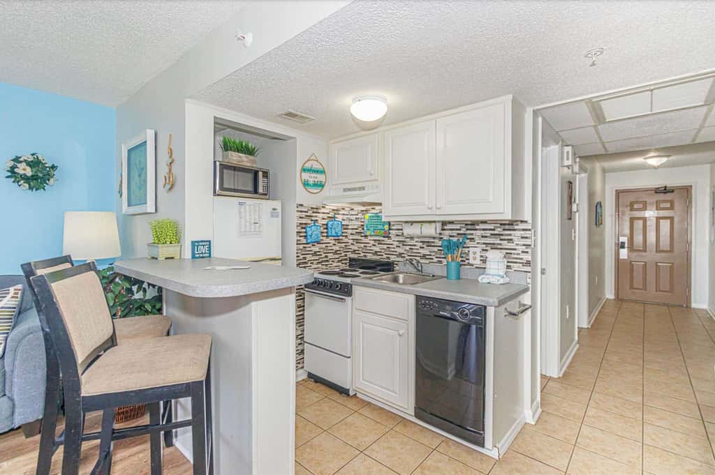 Ocean Views & Coastal Comfort at Meridian Plaza 508