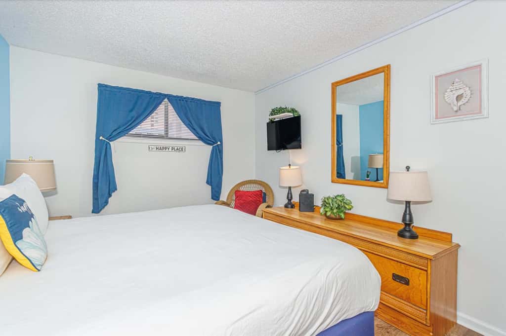 Ocean Views & Coastal Comfort at Meridian Plaza 508