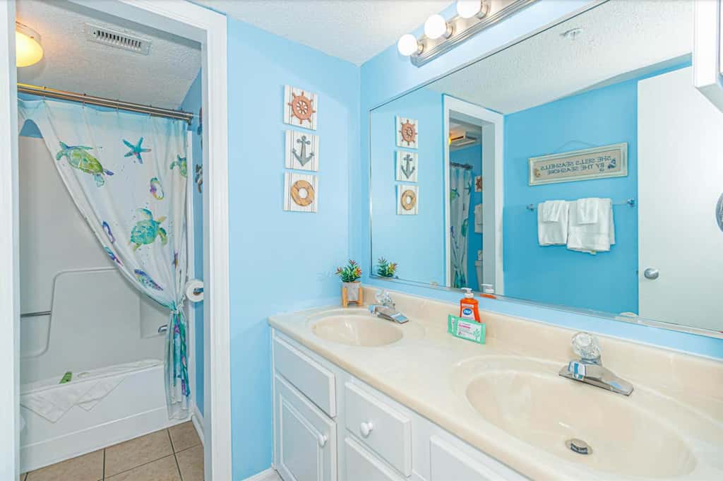 Ocean Views & Coastal Comfort at Meridian Plaza 508