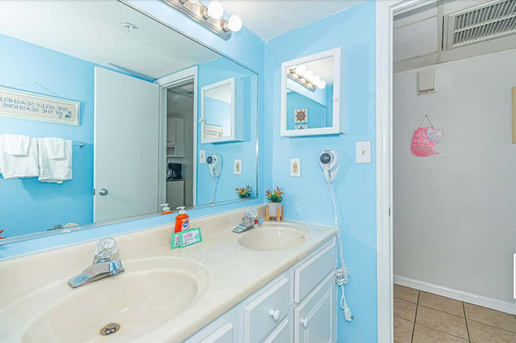 Ocean Views & Coastal Comfort at Meridian Plaza 508