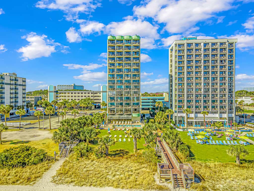 Ocean Views & Resort-Style Relaxation at Meridian Plaza 507