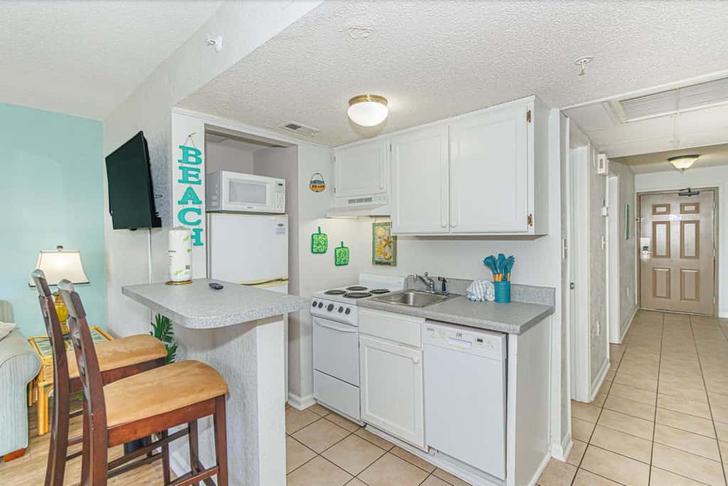 Ocean Views & Resort-Style Relaxation at Meridian Plaza 507