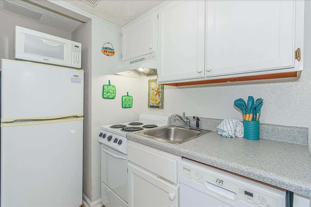 Ocean Views & Resort-Style Relaxation at Meridian Plaza 507