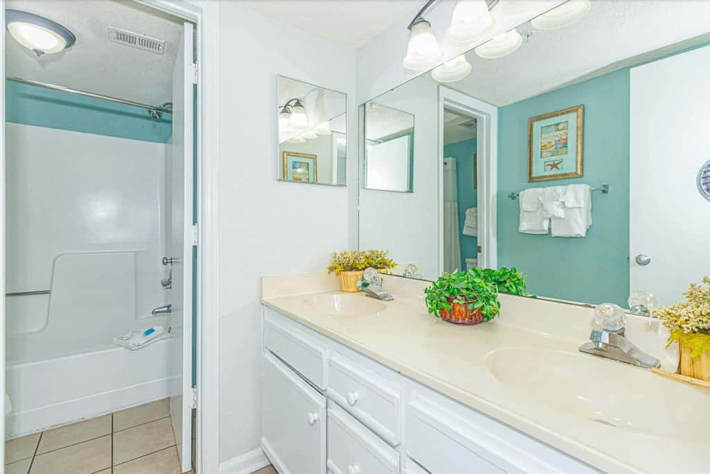 Ocean Views & Resort-Style Relaxation at Meridian Plaza 507