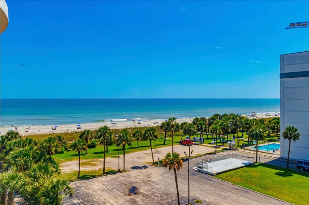 Ocean Views & Resort-Style Relaxation at Meridian Plaza 507