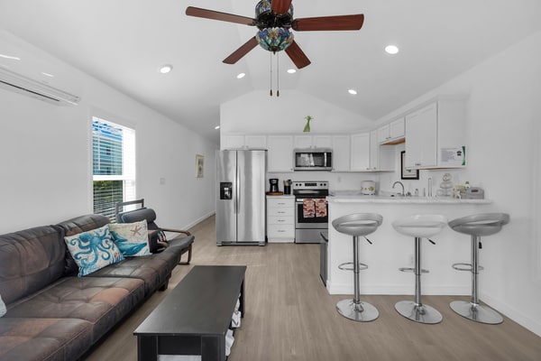 2BR Marathon home with private pool