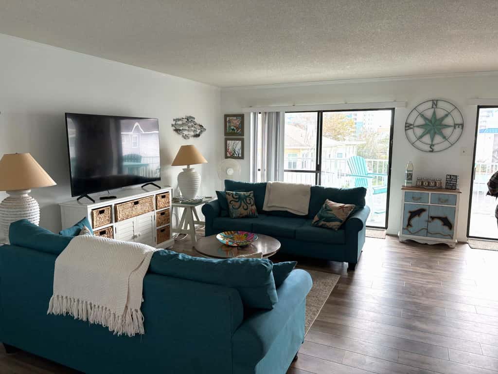 Inviting beach condo with pool access and easy Ocean City fun