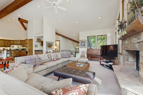 Spacious East Vail retreat with 4 bedrooms, private hot tub, and amazing location