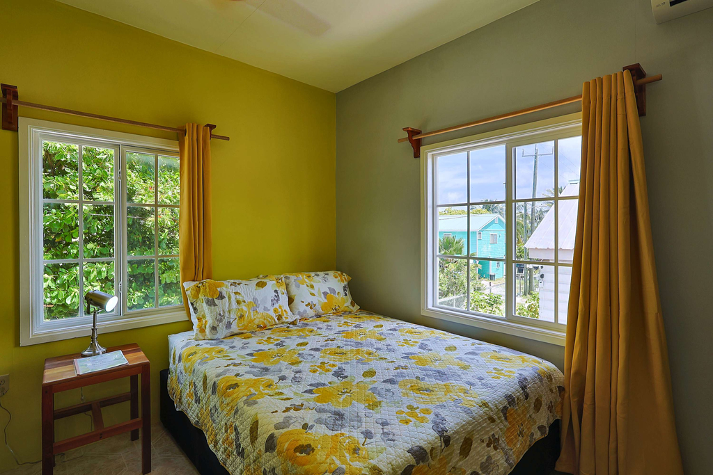 Cozy Caye Caulker Apartment in Central Location with AC & Kitchenette