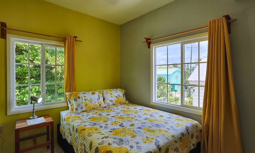 Stay close to it all at Raul's Apartments Unit 3, a bright and central Caye Caulker getaway located on one of the main streets. Tailored for couples or solo travelers, this comfortable apartment features split-unit AC, an equipped kitchenette, high-speed Wi-Fi, and balcony.