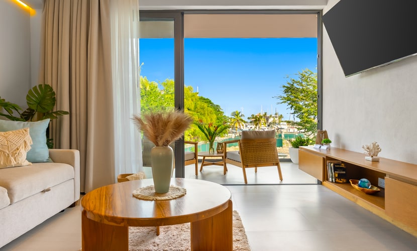 Oceanfront 1BR condo with pool, gym, AC, and balcony.