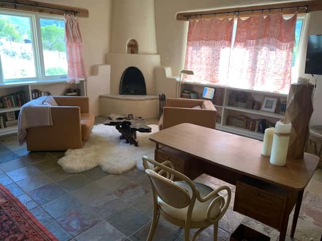 El Nido - Taos Retreat with Hot Tub & Mountain Views