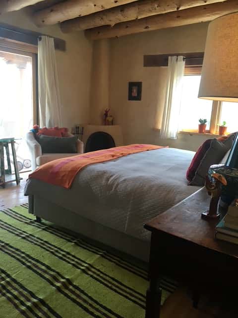 El Nido - Taos Retreat with Hot Tub & Mountain Views