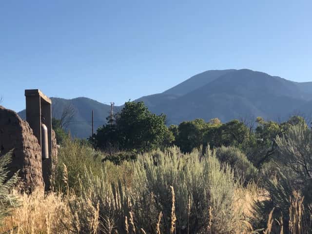 El Nido - Taos Retreat with Hot Tub & Mountain Views