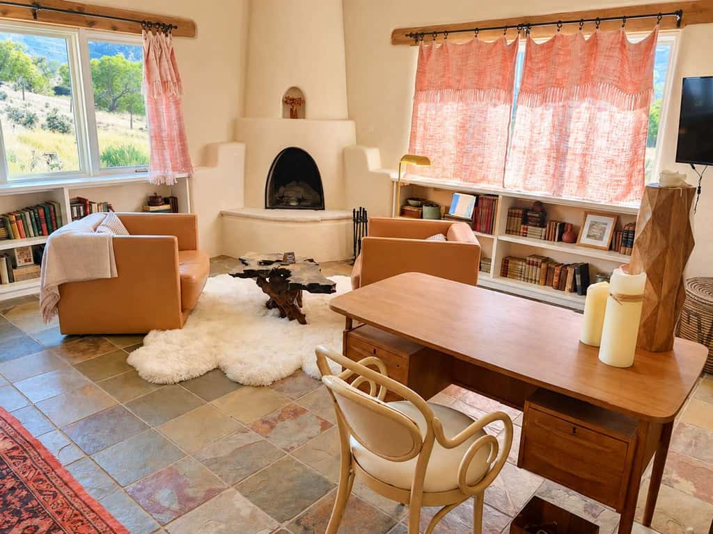 El Nido - Taos Retreat with Hot Tub & Mountain Views