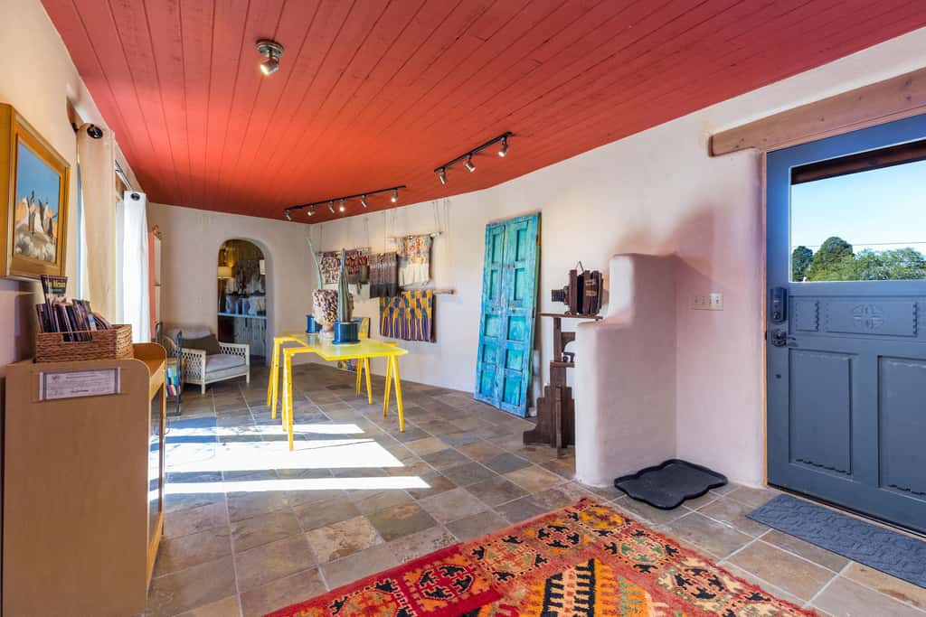 El Nido - Taos Retreat with Hot Tub & Mountain Views