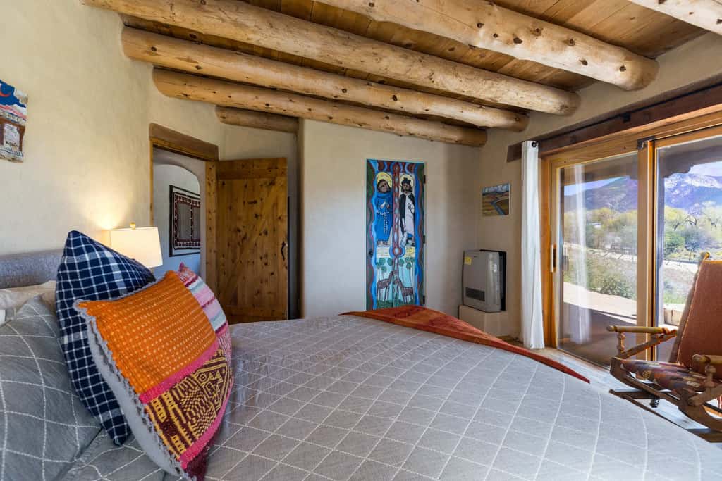 El Nido - Taos Retreat with Hot Tub & Mountain Views