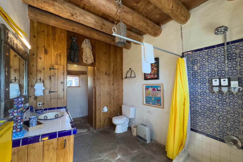 El Nido - Taos Retreat with Hot Tub & Mountain Views