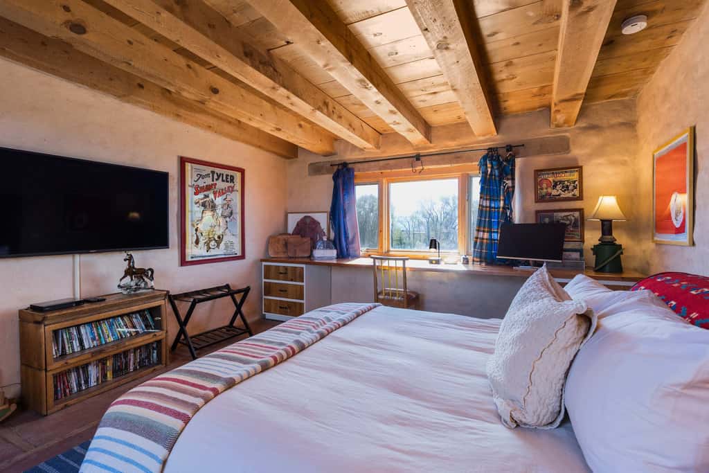 El Nido - Taos Retreat with Hot Tub & Mountain Views