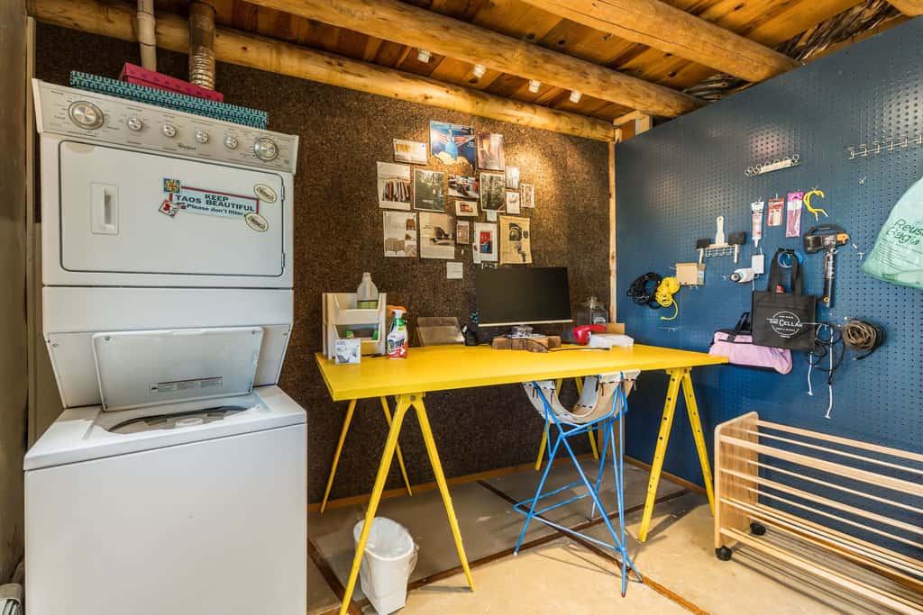 El Nido - Taos Retreat with Hot Tub & Mountain Views