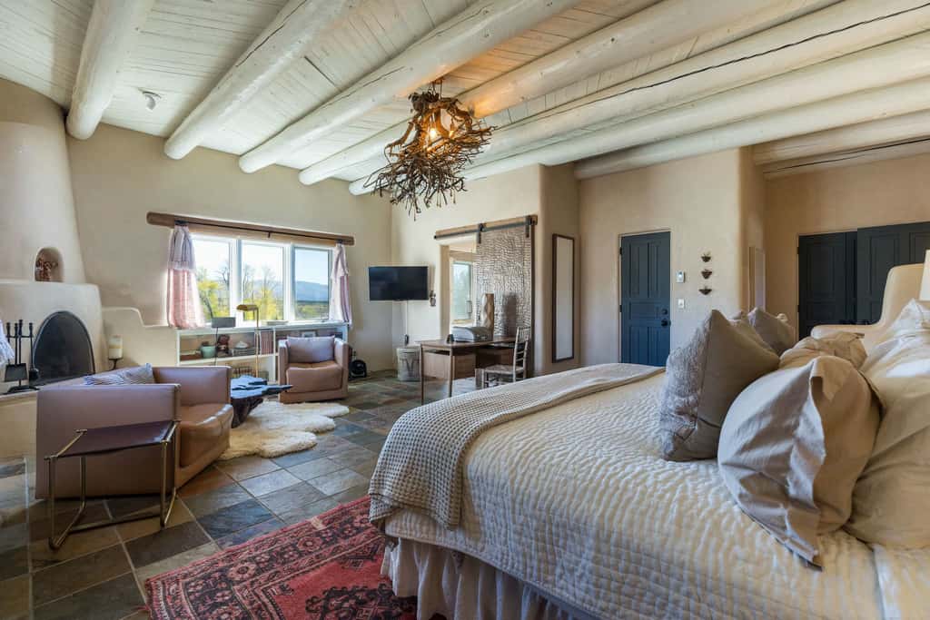 El Nido - Taos Retreat with Hot Tub & Mountain Views