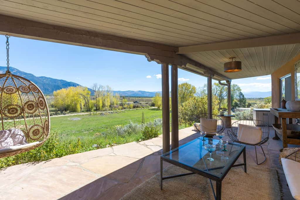 El Nido - Taos Retreat with Hot Tub & Mountain Views
