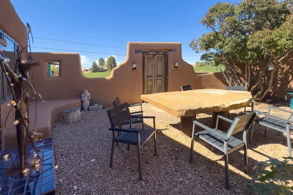El Nido - Taos Retreat with Hot Tub & Mountain Views