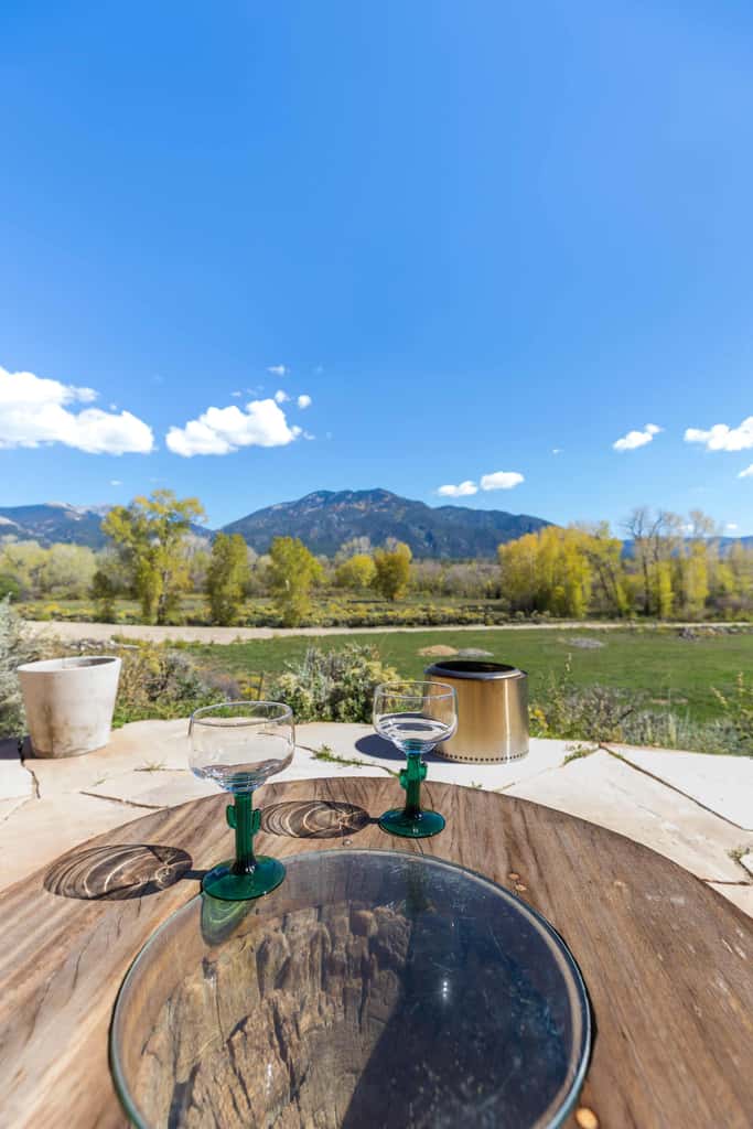 El Nido - Taos Retreat with Hot Tub & Mountain Views