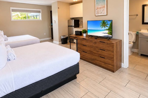 Wake up in vacation mode at Beach Dreams at 300 Tenth, Unit 110, where sunny beach days and the best of Myrtle Beach are just moments away. This inviting studio combines comfort, convenience, and coastal charm, complete with a private balcony where you can step outside, enjoy the fresh air, and ease into the relaxed pace of your Myrtle Beach getaway.
Perfect for up to four guests, the studio features two comfortable queen beds and a full kitchen, giving you the freedom to enjoy everything from a quick breakfast before heading to the beach to a relaxed meal after a day of exploring.
Spend your mornings enjoying the nearby shoreline, soak up the Carolina sunshine, cool off with a refreshing swim in the resortâs outdoor pool, or simply unwind on your private balcony. When youâre ready to explore, Myrtle Beachâs popular dining, shopping, golf, entertainment, and family-friendly attractions are all within easy reach.
Whether youâre planning a couples getaway, a family beach vacation, or a fun trip with friends, Beach Dreams offers a welcoming retreat with the space, amenities, and coastal location you need for a memorable Myrtle Beach stay.