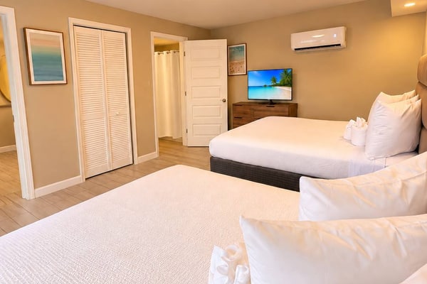 Turn your Myrtle Beach getaway into an Ocean Daydream at 300 Tenth, Unit 108, where sunny beach days, coastal breezes, and endless vacation fun are just moments away. This inviting studio blends comfort and convenience with a prime location near the ocean, making it an ideal retreat for your next seaside escape.
Perfect for up to four guests, the studio features two comfortable queen beds and a full kitchen, giving you the flexibility to prepare breakfast before a day at the beach, keep your favorite snacks and drinks on hand, or enjoy a relaxed meal after exploring Myrtle Beach.
Spend your days soaking up the Carolina sunshine at the nearby beach, cool off with a refreshing swim in the resortâs outdoor pool, or head out to discover Myrtle Beachâs popular dining, shopping, golf, entertainment, and family-friendly attractions.
Whether youâre planning a couples retreat, a family beach vacation, or a getaway with friends, Ocean Daydream offers the comfort, convenience, and coastal location you need to relax, recharge, and make the most of your Myrtle Beach stay.