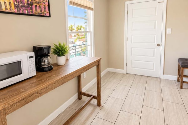 Fall in love with coastal living at Coastal Crush at 300 Tenth, Unit 213, where sun-filled beach days, refreshing ocean breezes, and unforgettable Myrtle Beach adventures await. Ideally located just moments from the shoreline, this inviting studio offers the perfect blend of comfort, convenience, and laid-back seaside charm for your next getaway.
Thoughtfully designed for a relaxing stay, the studio features a welcoming atmosphere and a full kitchen, giving you the freedom to prepare your favorite meals, enjoy leisurely mornings, or unwind after a day of exploring the Grand Strand.
Spend your days soaking up the Carolina sunshine at the nearby beach, lounging by the resortās outdoor swimming pool, or discovering everything Myrtle Beach has to offer. From popular restaurants and boutique shopping to renowned golf courses, exciting attractions, and family-friendly entertainment, endless coastal experiences are within easy reach.
Whether you're planning a romantic seaside escape, a memorable family vacation, or a fun-filled getaway with friends, Coastal Crush offers a charming retreat with the comforts of home, convenient resort amenities, and an ideal location for making lasting Myrtle Beach memories.