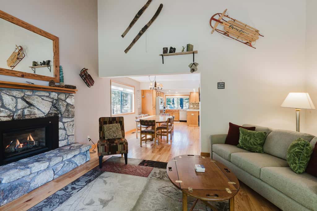 Sunriver Fun with a Private Hot Tub, Cozy Fireplaces & SHARC Access for the Ultimate Sunriver Getaway