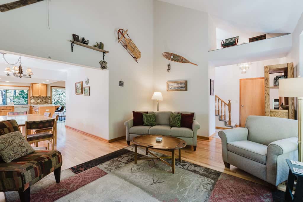 Sunriver Fun with a Private Hot Tub, Cozy Fireplaces & SHARC Access for the Ultimate Sunriver Getaway