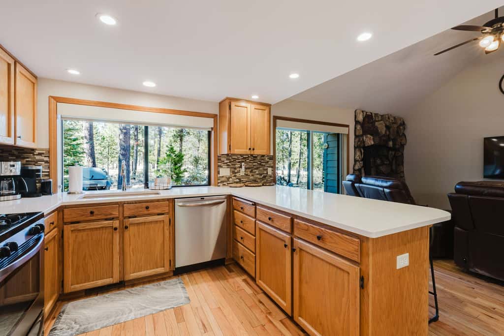 Sunriver Fun with a Private Hot Tub, Cozy Fireplaces & SHARC Access for the Ultimate Sunriver Getaway