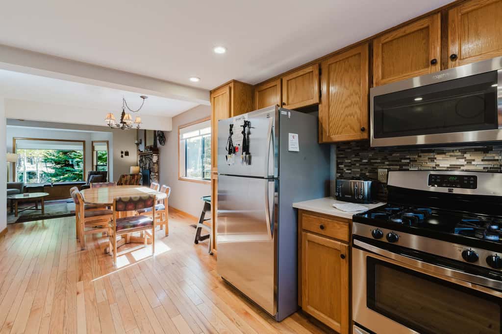 Sunriver Fun with a Private Hot Tub, Cozy Fireplaces & SHARC Access for the Ultimate Sunriver Getaway