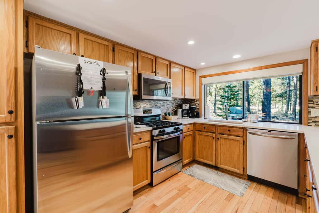 Sunriver Fun with a Private Hot Tub, Cozy Fireplaces & SHARC Access for the Ultimate Sunriver Getaway