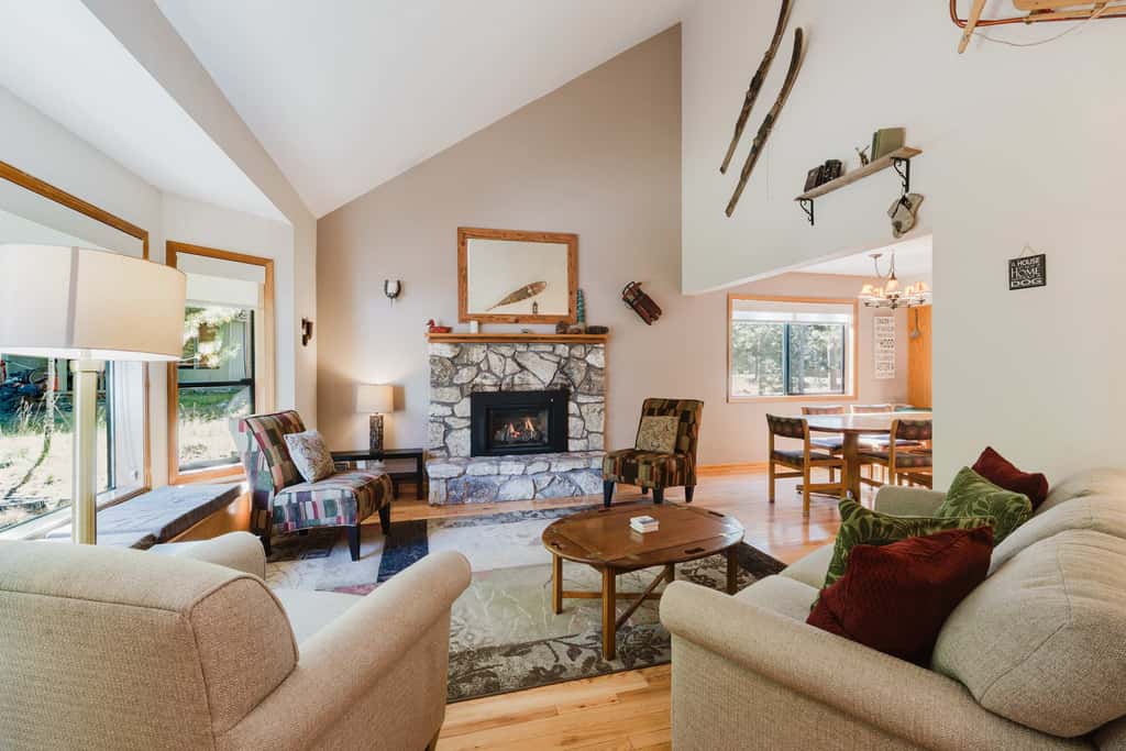 Sunriver Fun with a Private Hot Tub, Cozy Fireplaces & SHARC Access for the Ultimate Sunriver Getaway