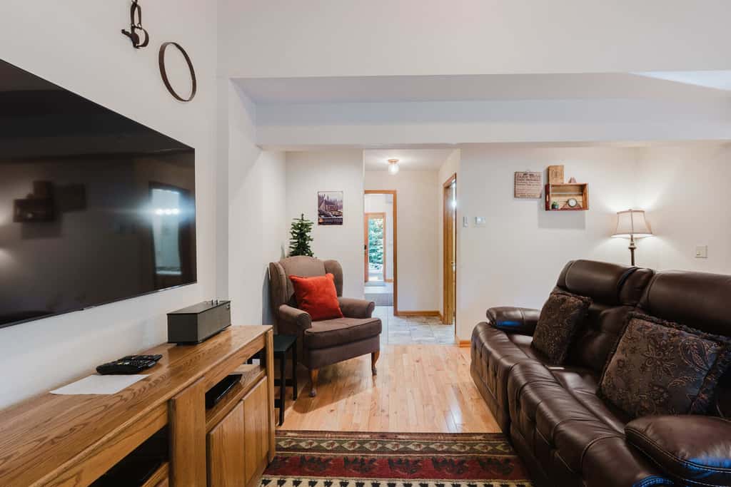 Sunriver Fun with a Private Hot Tub, Cozy Fireplaces & SHARC Access for the Ultimate Sunriver Getaway
