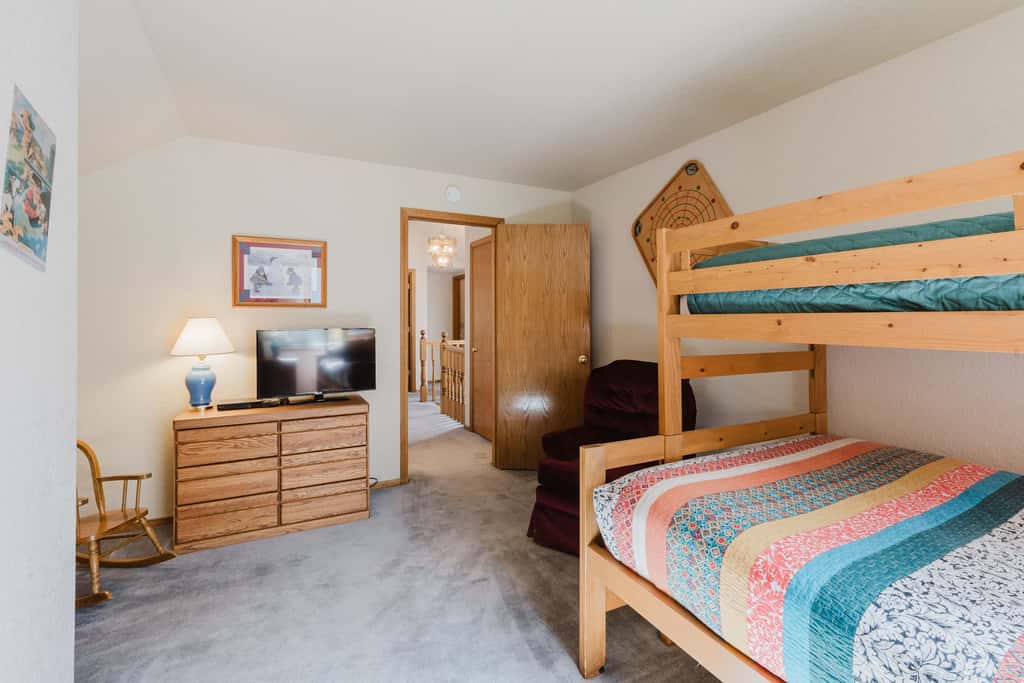 Sunriver Fun with a Private Hot Tub, Cozy Fireplaces & SHARC Access for the Ultimate Sunriver Getaway